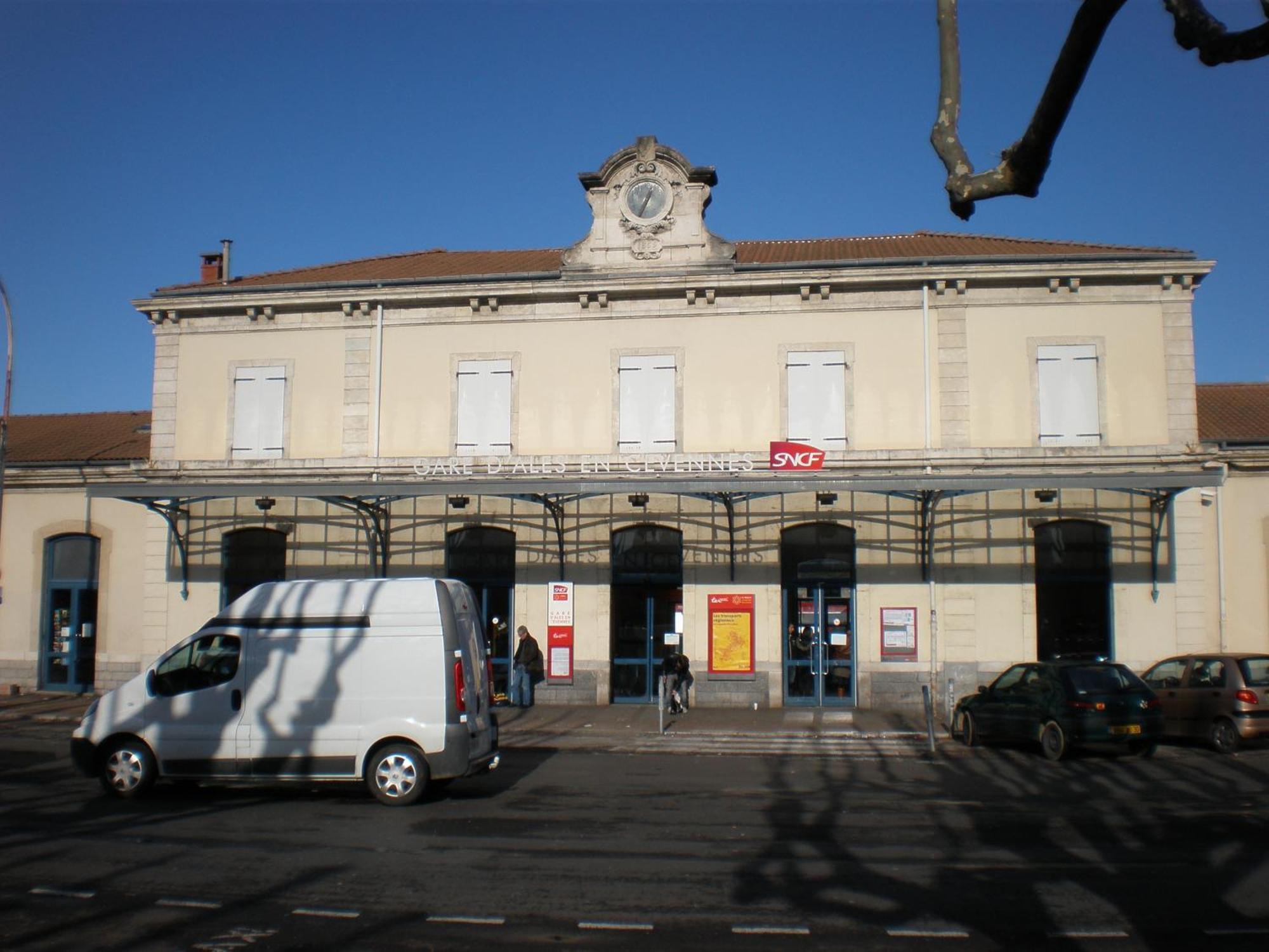 Appart Hotel Les Fleurs Ales Bagian luar foto