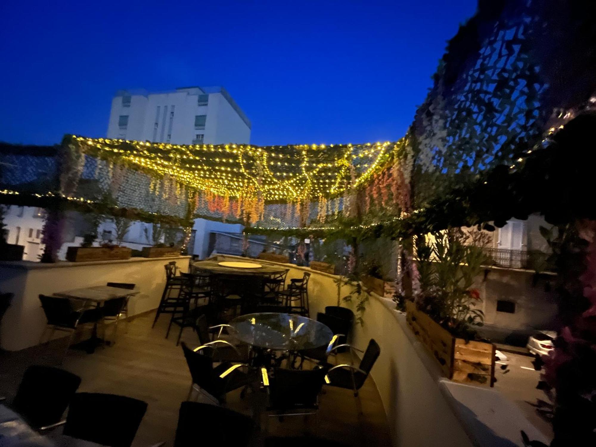 Appart Hotel Les Fleurs Ales Bagian luar foto