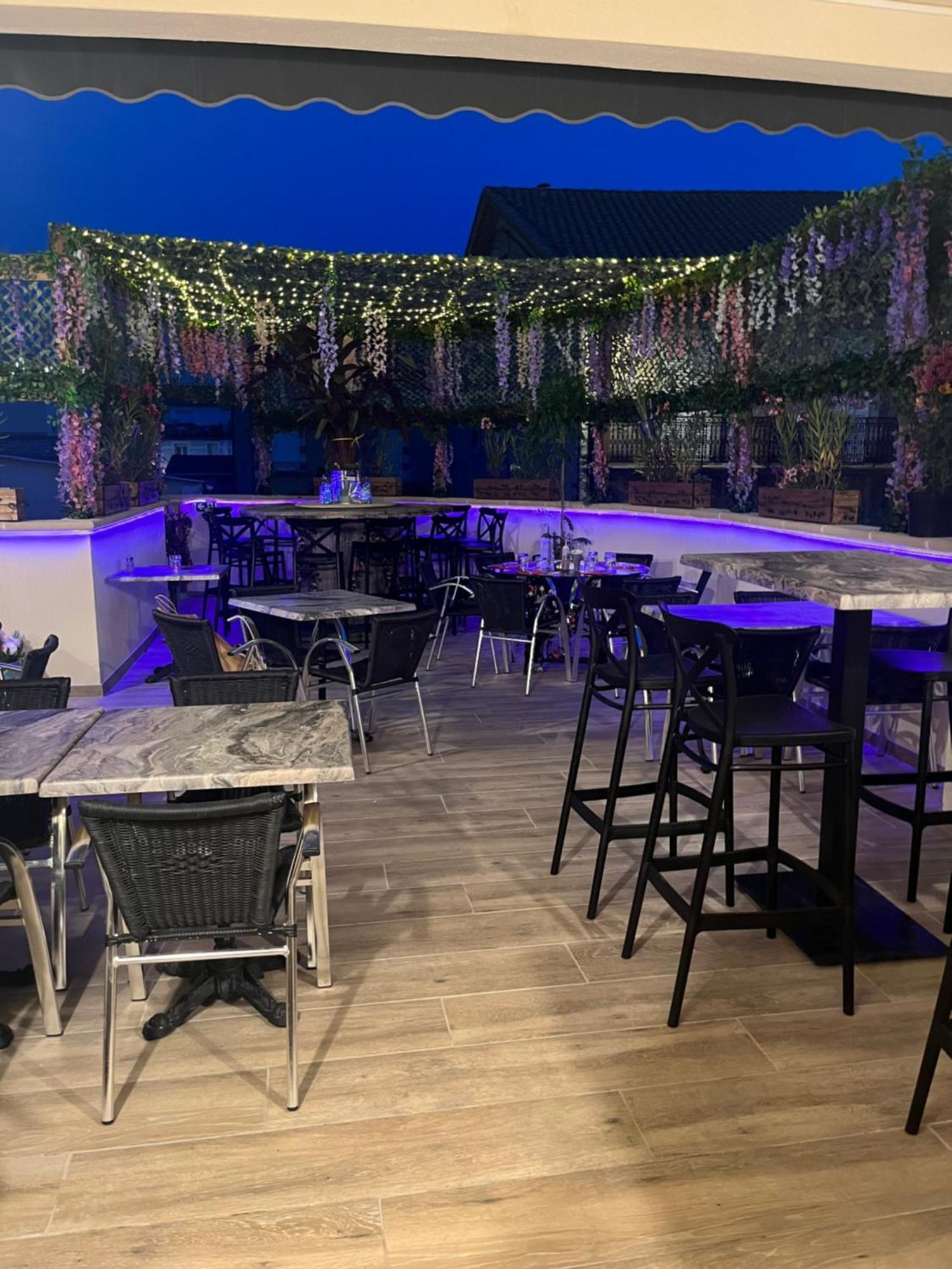 Appart Hotel Les Fleurs Ales Bagian luar foto